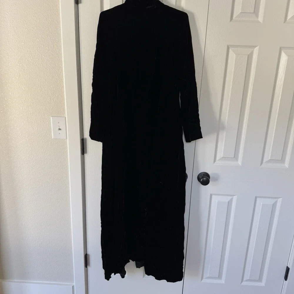 Vtg 60s Fashions by Marilyn Loungewear Mod Black Velour Robe Sz M/L ILGWU